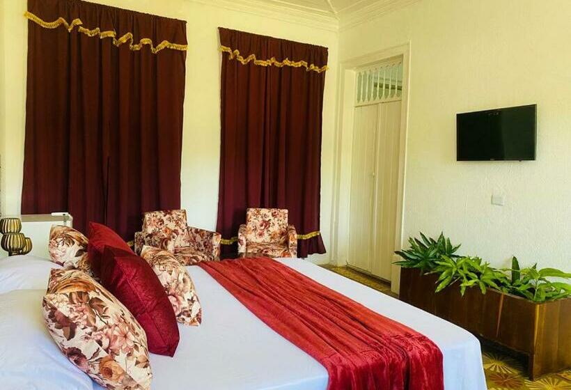 بنسيون Pousada Alumiar