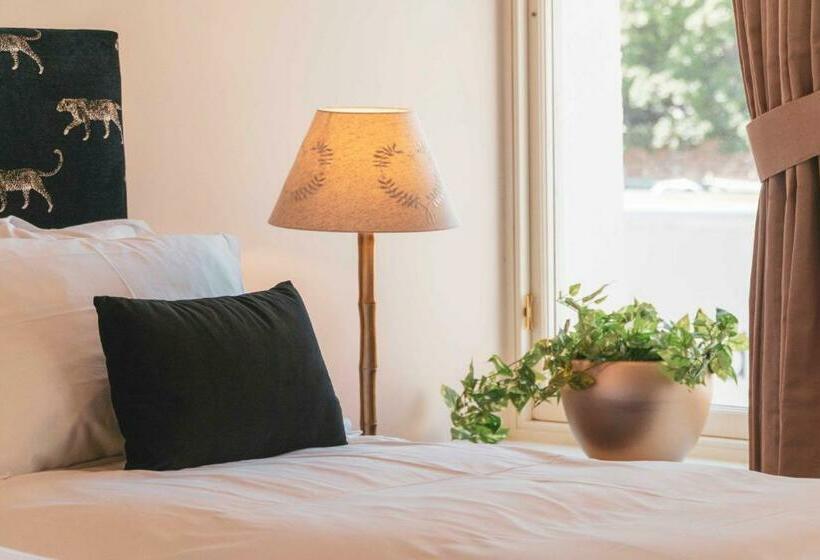 הוסטל The Ship Inn