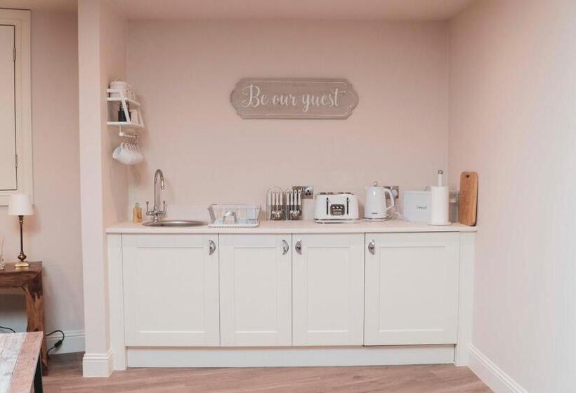 הוסטל The Ship Inn