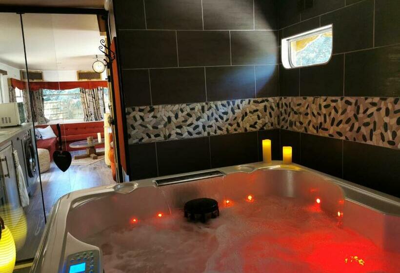 تختخواب و صبحانه Interlude