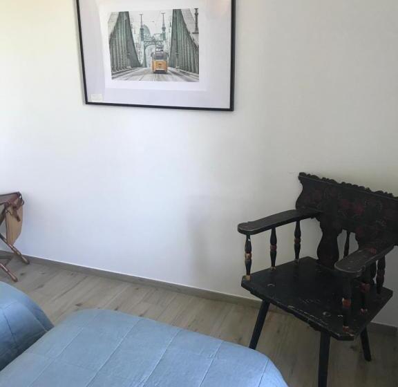 ベッドアンドブレックファースト L Ostalada