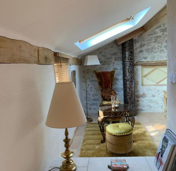 مبيت وإفطار Le Mas Des Roses 1884