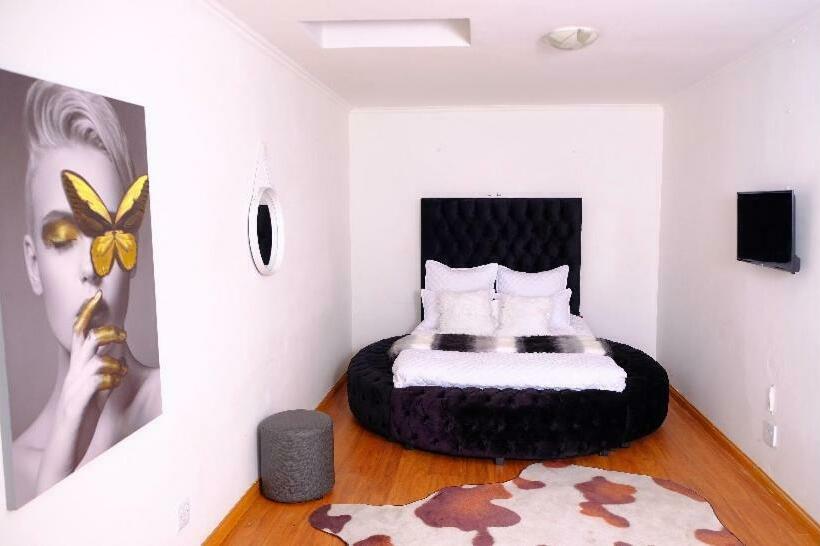 住宿加早餐  Selina Airport Lodge #emzini