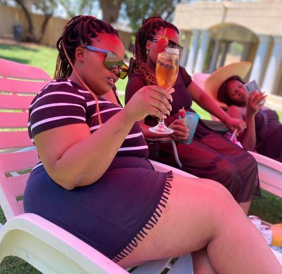 住宿加早餐  Selina Airport Lodge #emzini