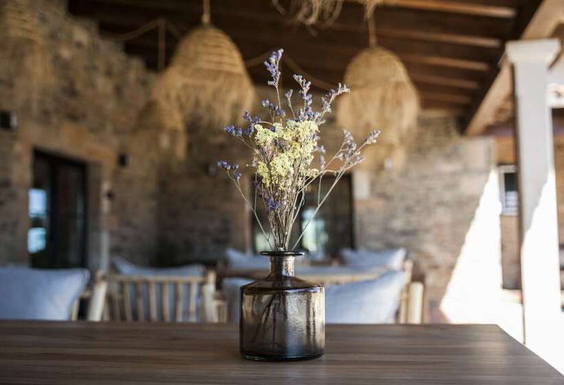 هتل Hábitat Cigüeña Negra