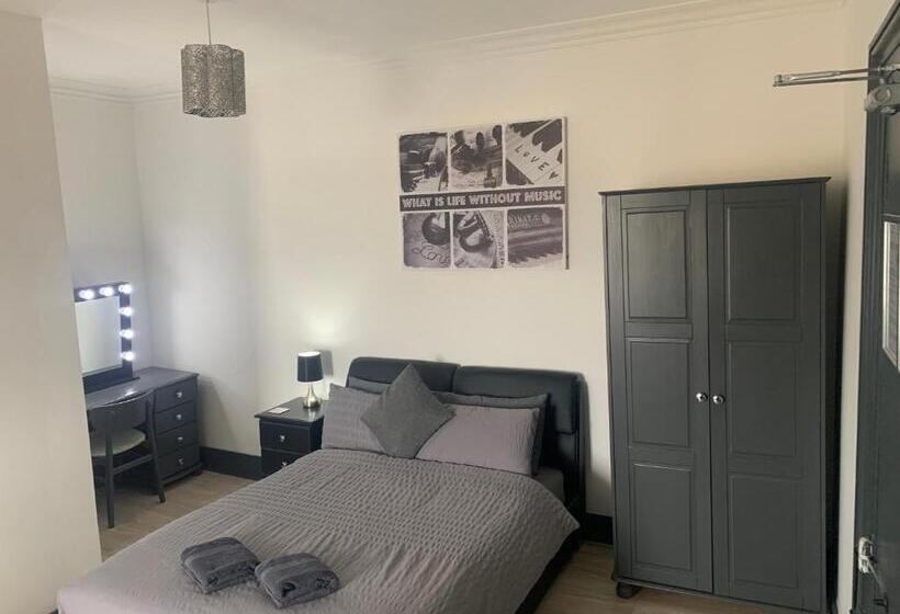 פנסיון Aspen Guest House