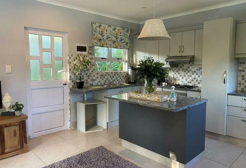 פנסיון Casa Hillcrest