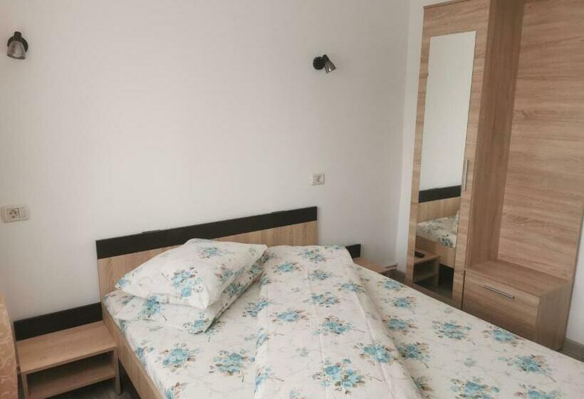 بنسيون Casa Lidia