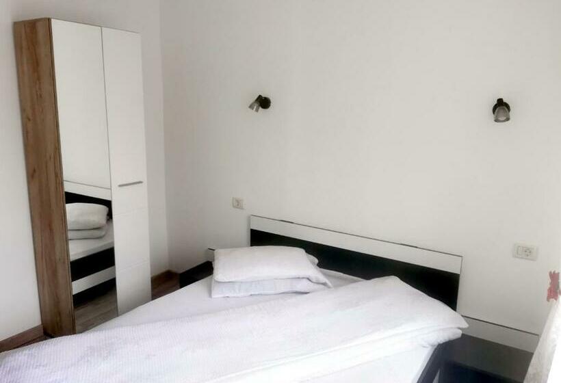 بنسيون Casa Lidia