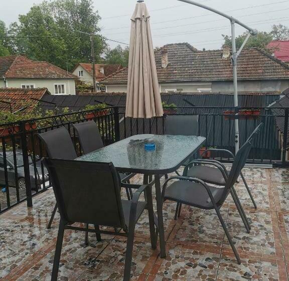 بنسيون Casa Lidia