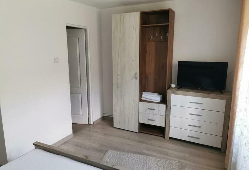 بنسيون Casa Lidia