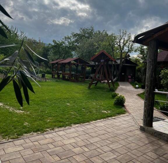 بنسيون Casa Lidia