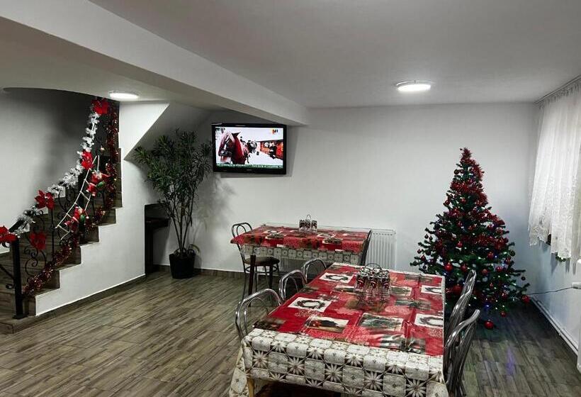 بنسيون Casa Lidia