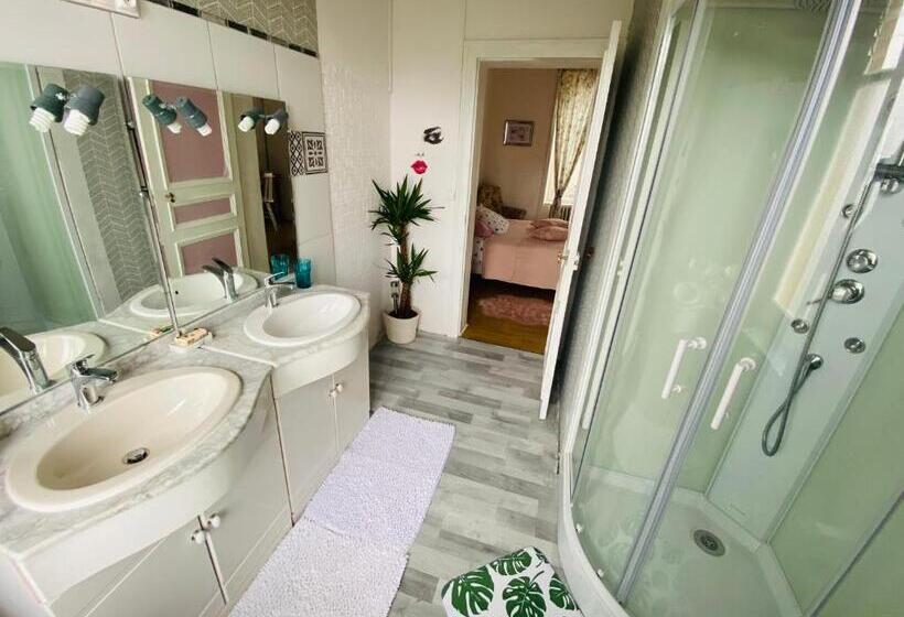 펜션 Chambre 2 Personnes Romantique Au Calme A 6km Des Thermes De Bagnoles De L Orne Avec Sdd Privative