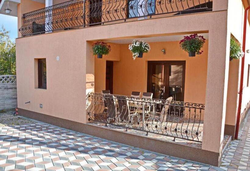 פנסיון La Miruna