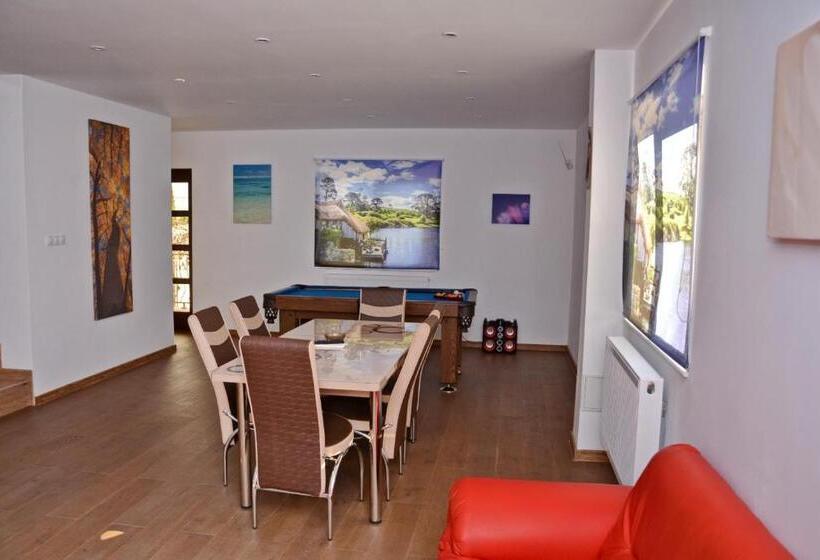 פנסיון La Miruna