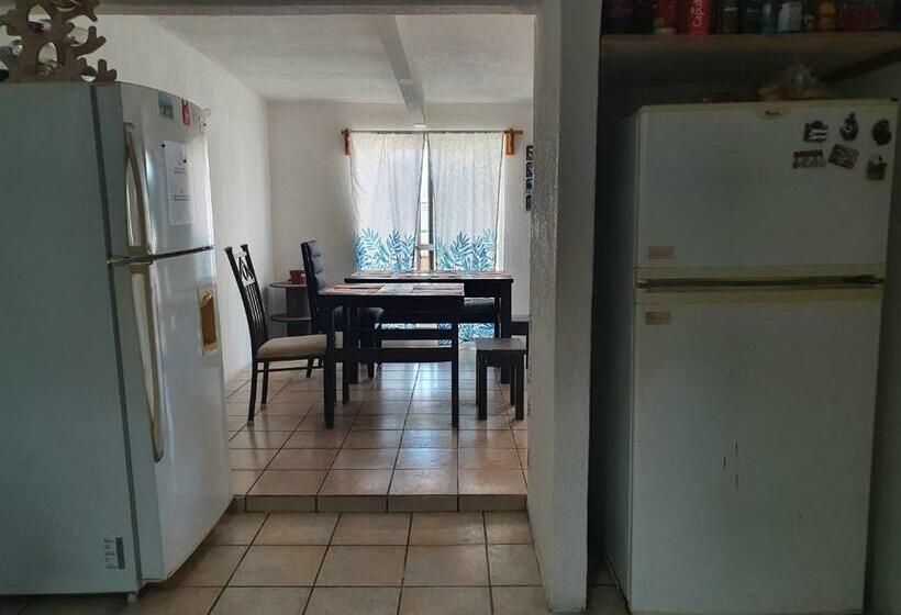 פנסיון Nómadas Hostel