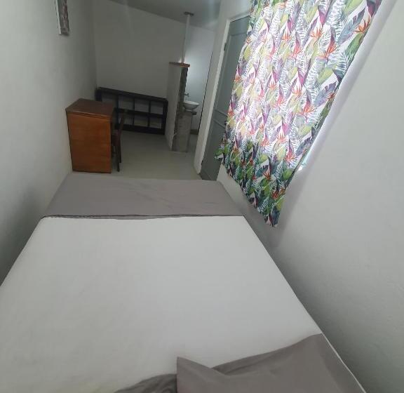 פנסיון Nómadas Hostel