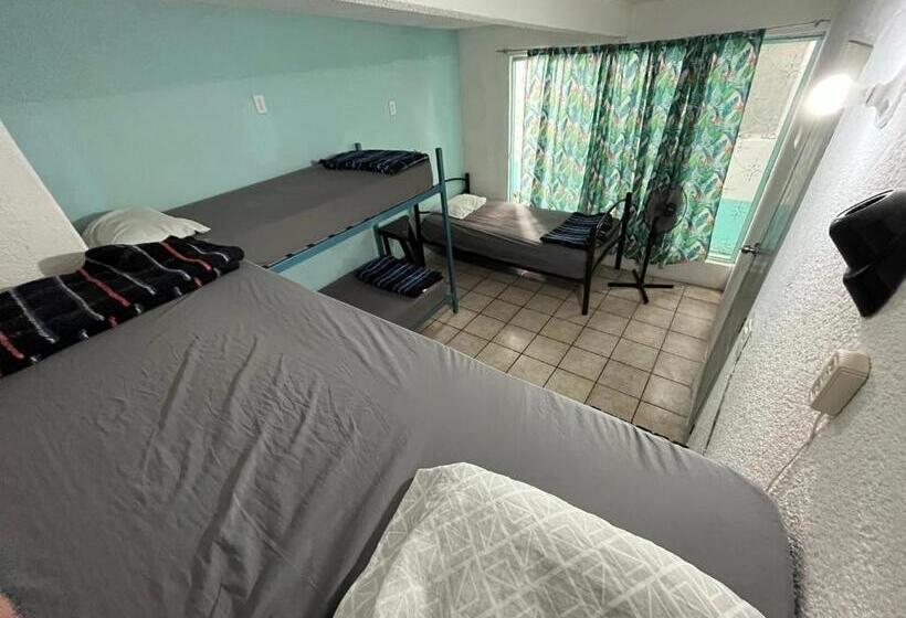 פנסיון Nómadas Hostel