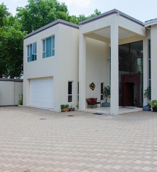 膳宿费 The Houghton Villa