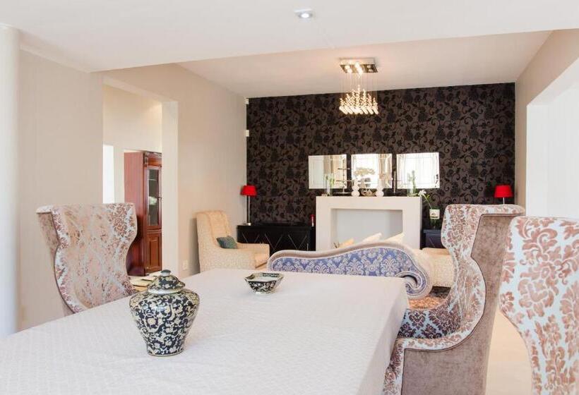 膳宿费 The Houghton Villa