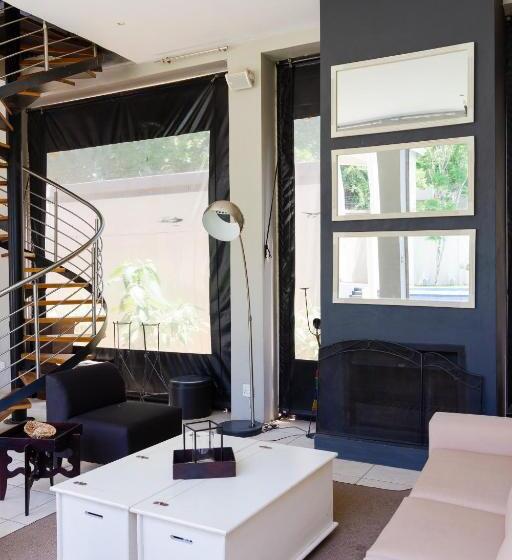 膳宿费 The Houghton Villa