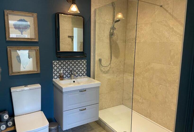 بنسيون Wyke Cowsheds