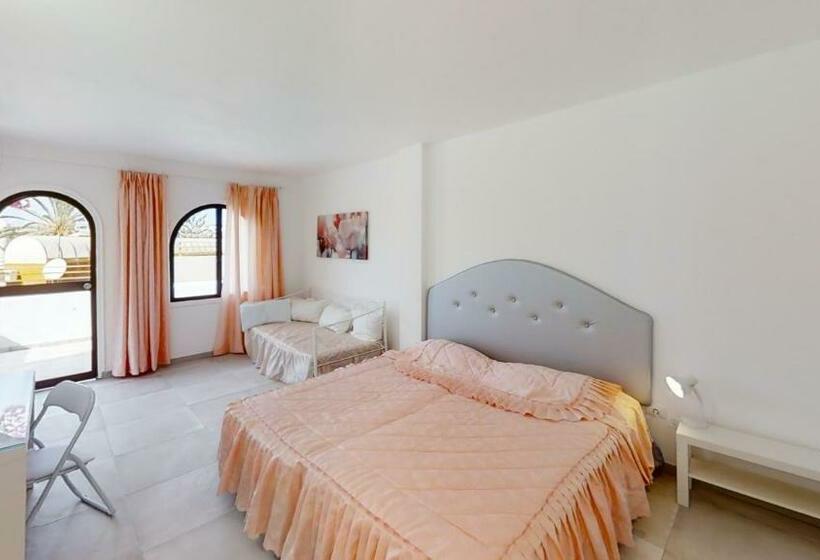 فندق صغير Habitaciones Triples Espaciosas Con Baños Privados En Maspalomas