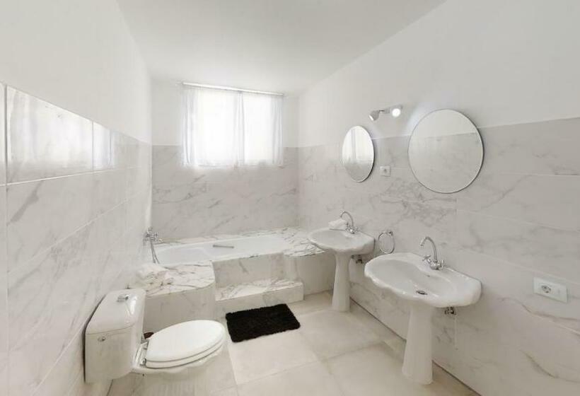 فندق صغير Habitaciones Triples Espaciosas Con Baños Privados En Maspalomas