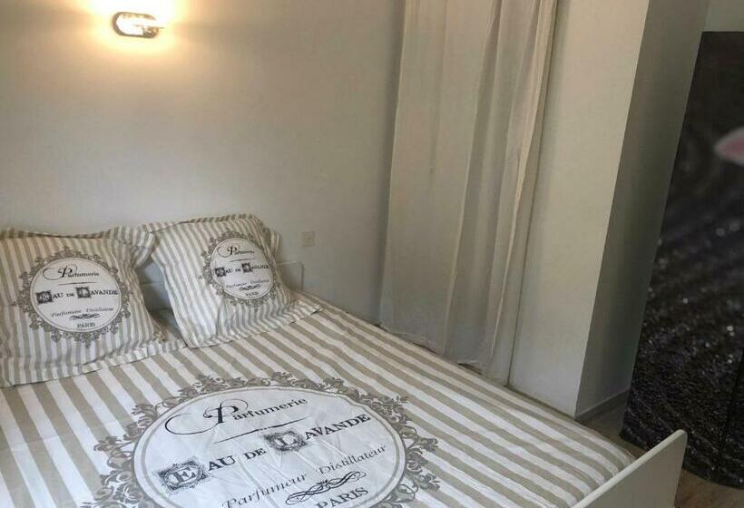 مبيت وإفطار Chambre Pratique Avec Wc Et Vasque Attenant Du Rucher Naturaile