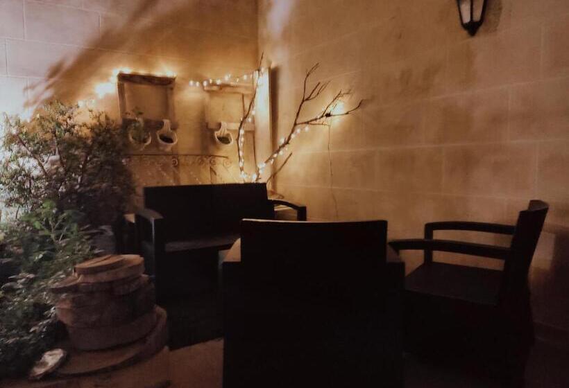 تختخواب و صبحانه Dhara House Malta