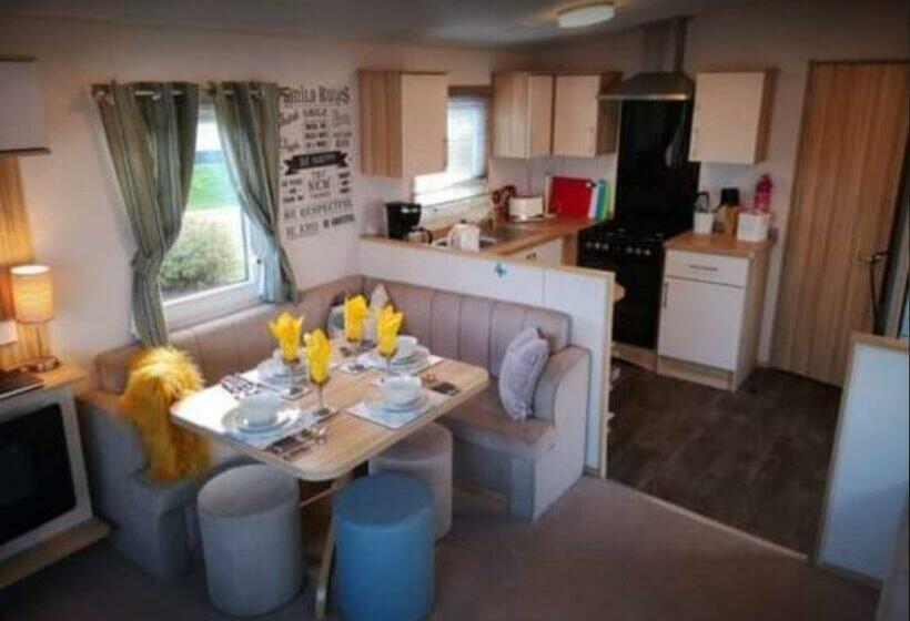 Bed and Breakfast Tattershall Lakes Family Holiday Hot Tub Break