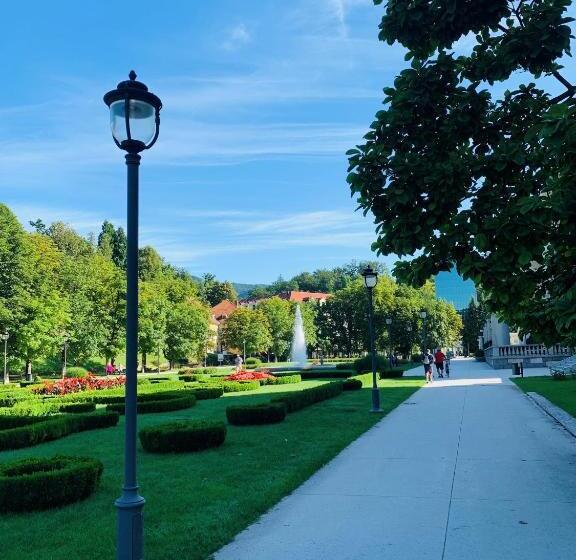 تختخواب و صبحانه Ti