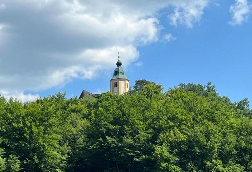 تختخواب و صبحانه Ti