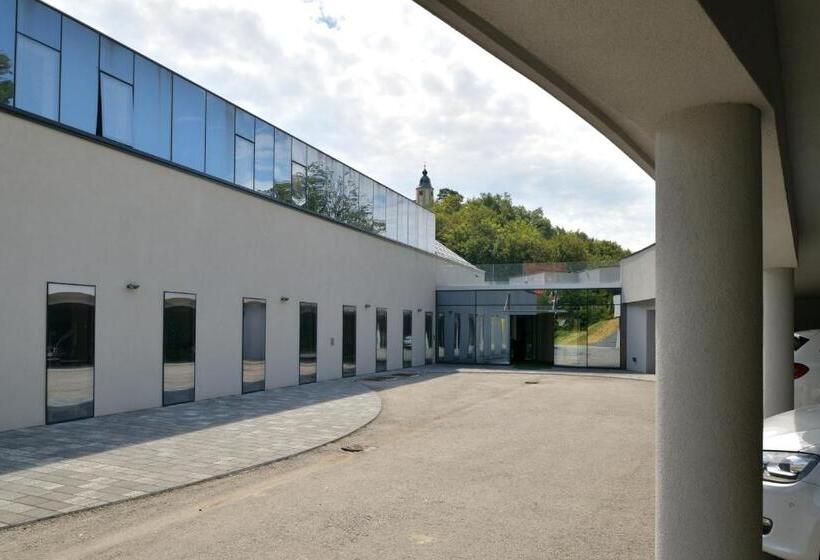 تختخواب و صبحانه Ti