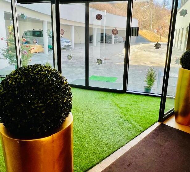 تختخواب و صبحانه Ti