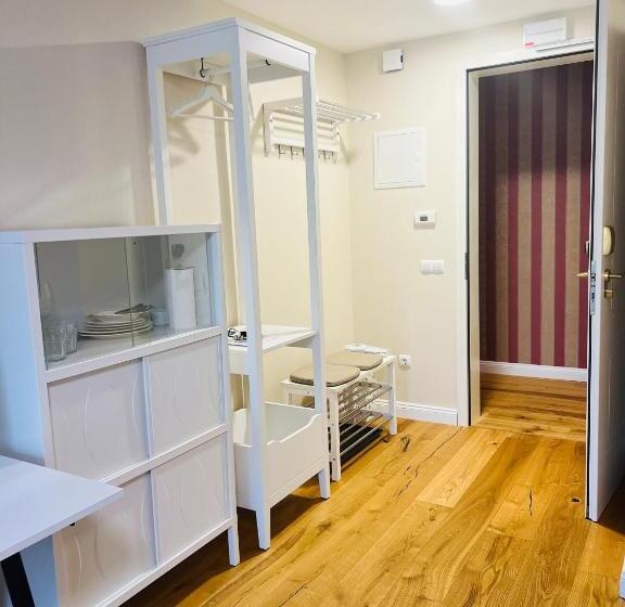 تختخواب و صبحانه Ti