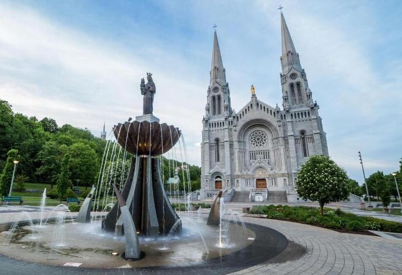 Condo Climatisé Près Du Mont Sainte Anne Avec Parc Aquatique, Piscine, Spa, Gym, Arcades Et Billard