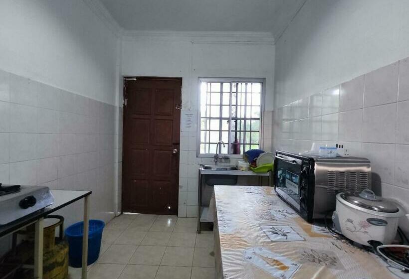 فندق Oyo 90323 Iqbal Homestay