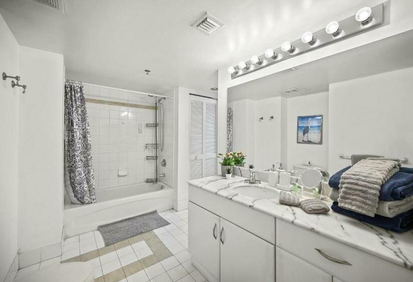 Luxurious 1br High Rise Condo Brickell Free Parking
