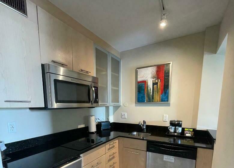 Intracoastal Waterview   Central  Fort Lauderdale   Steps To Beach