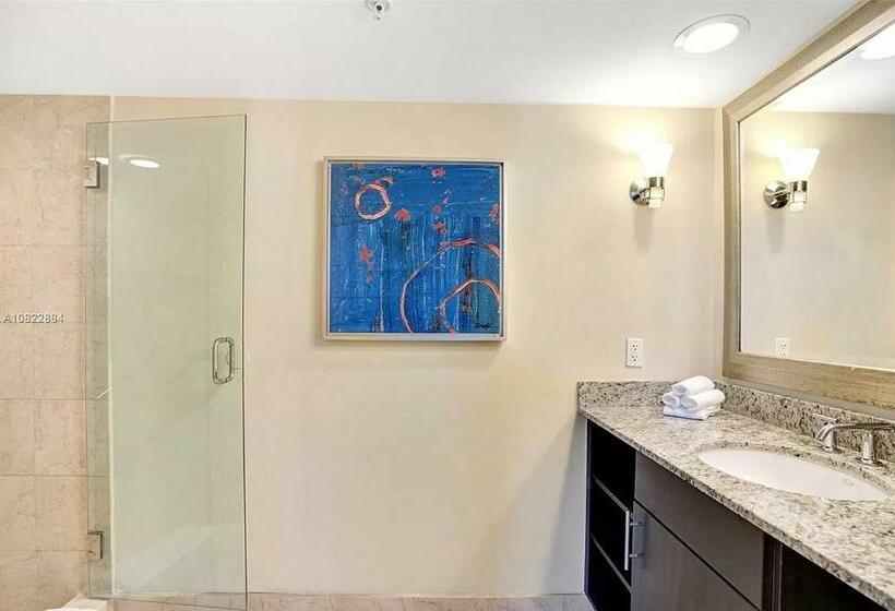 Intracoastal Waterview   Central  Fort Lauderdale   Steps To Beach