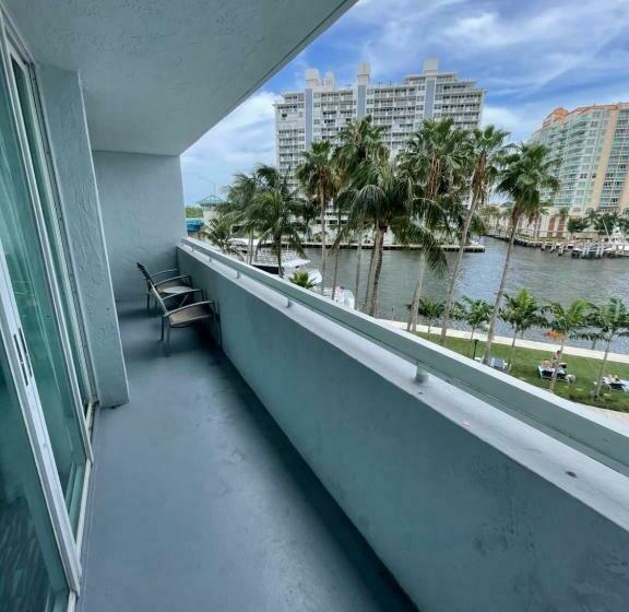Intracoastal Waterview   Central  Fort Lauderdale   Steps To Beach