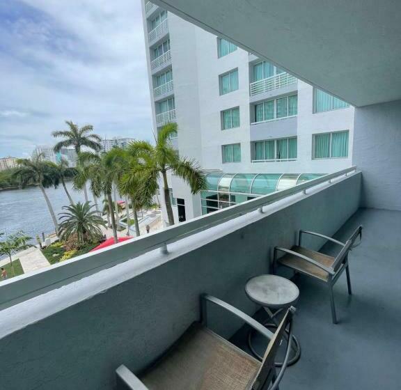 Intracoastal Waterview   Central  Fort Lauderdale   Steps To Beach