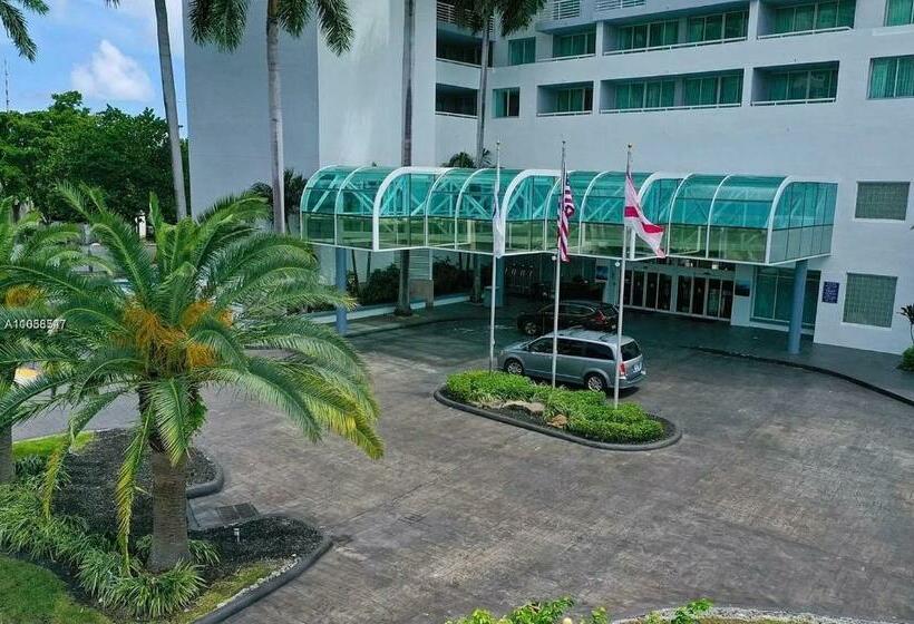 Intracoastal Waterview   Central  Fort Lauderdale   Steps To Beach