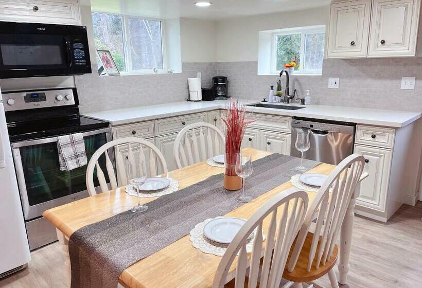 بنسيون Two Bedrooms Private Sweet Kirkland House