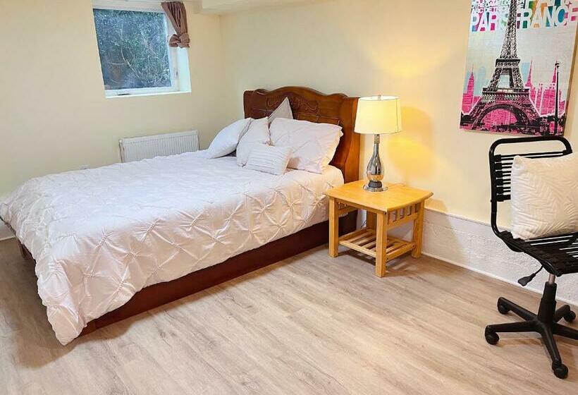 بنسيون Two Bedrooms Private Sweet Kirkland House