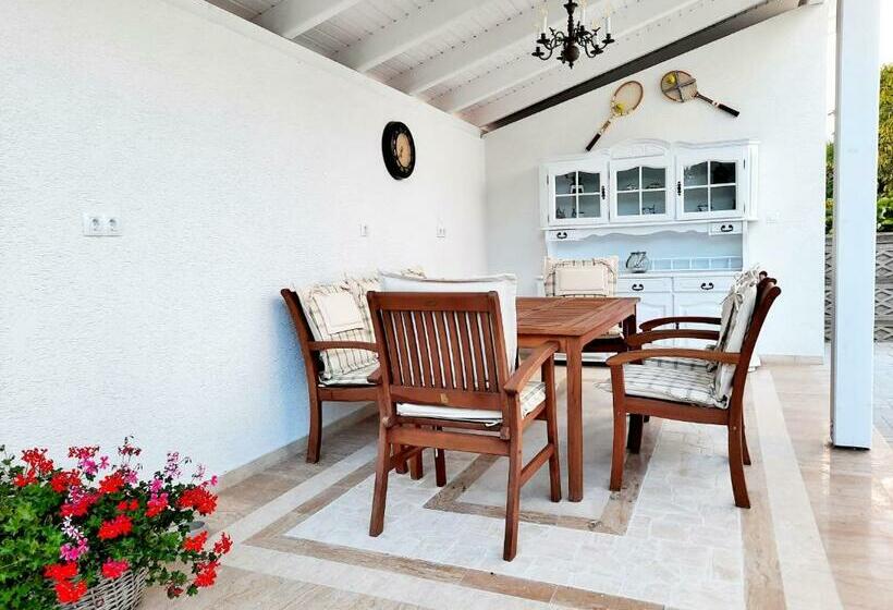 פנסיון Casa Mora