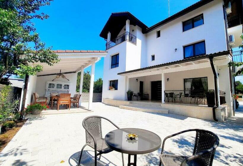 פנסיון Casa Mora