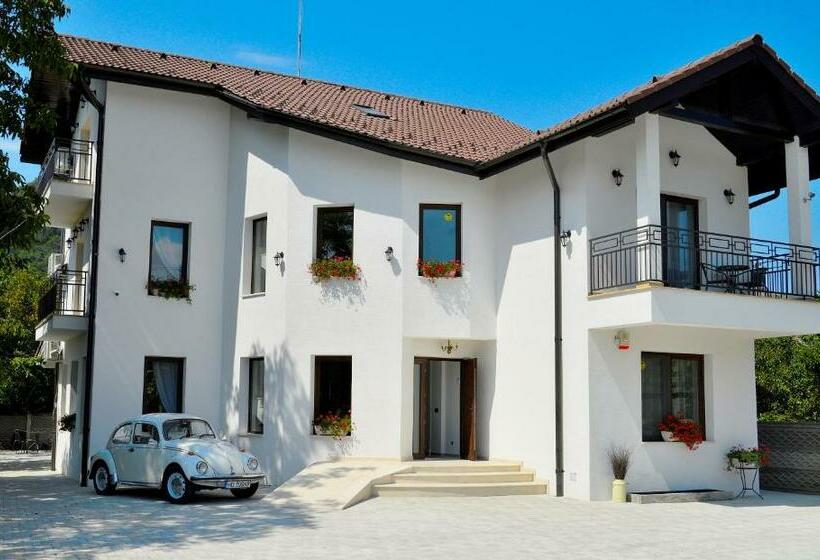 פנסיון Casa Mora